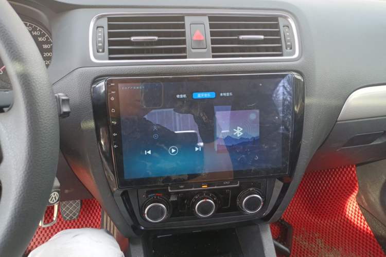 Used Volkswagen Sagitar 2012 1.6L Manual Comfort Model Audio And AC Panel
