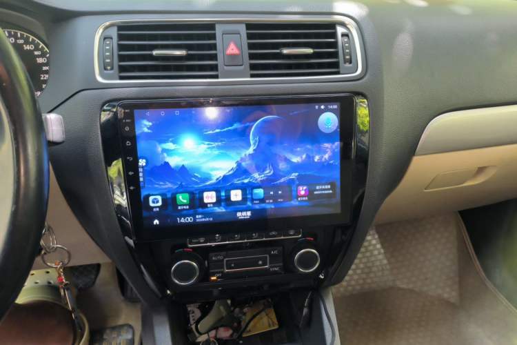Used Volkswagen Sagitar 2012 1.4TSI Manual Luxury Model Audio And AC Panel
