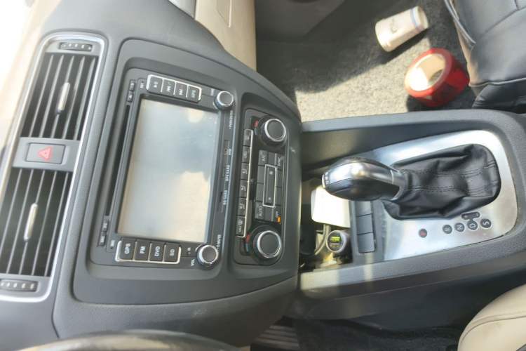 Used Volkswagen Sagitar 2012 1.4TSI Automatic Luxury Edition Audio And AC Panel
