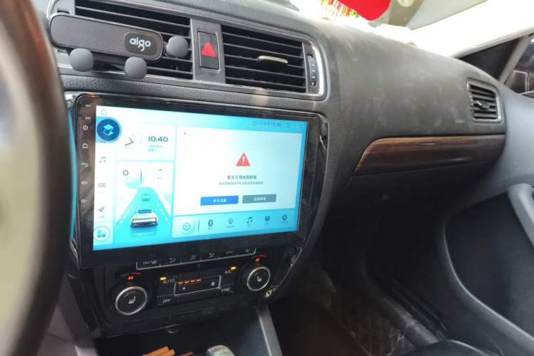 Used Volkswagen Sagitar 2012 1.8TSI Automatic Flagship Edition Audio And AC Panel