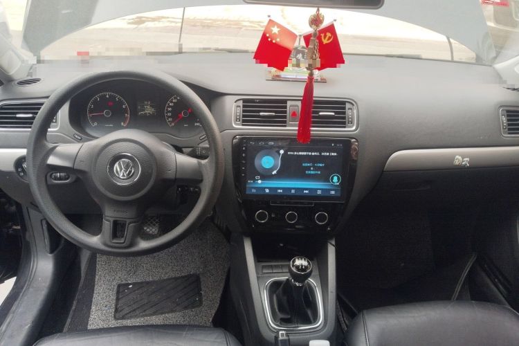 Used Volkswagen Sagitar 2012 1.6L Manual Comfort Model Audio And AC Panel