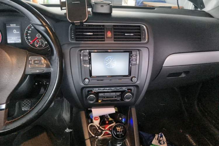 Used Volkswagen Sagitar 2012 1.4TSI Manual Luxury Model Audio And AC Panel