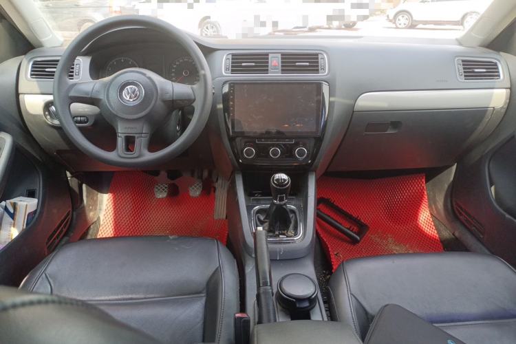 Used Volkswagen Sagitar 2012 1.6L Manual Comfort Model Center Console