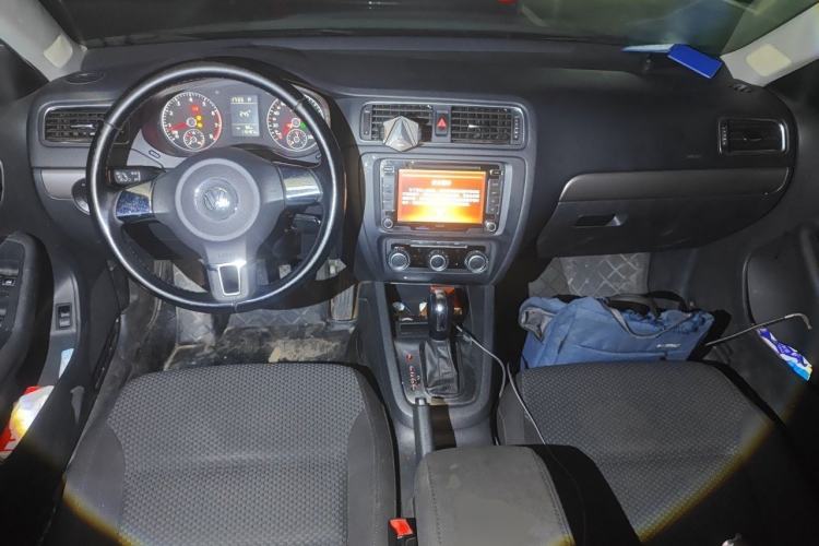 Used Volkswagen Sagitar 2012 1.4TSI Automatic Fashion Edition Center Console