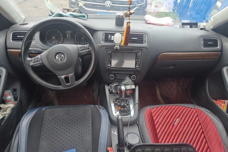 Used Volkswagen Sagitar 2012 1.8TSI Automatic Flagship Edition Center Console
