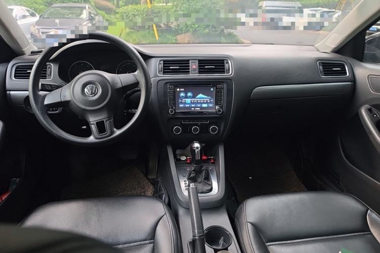 Used Volkswagen Sagitar 2012 1.4TSI Automatic Fashion Edition Center Console