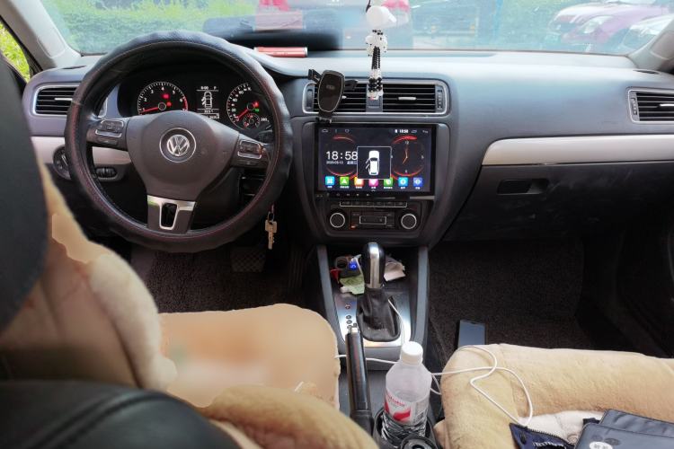 Used Volkswagen Sagitar 2012 1.4TSI Automatic Luxury Edition Center Console