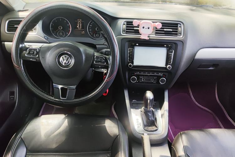 Used Volkswagen Sagitar 2012 1.4TSI Automatic Luxury Edition Center Console
