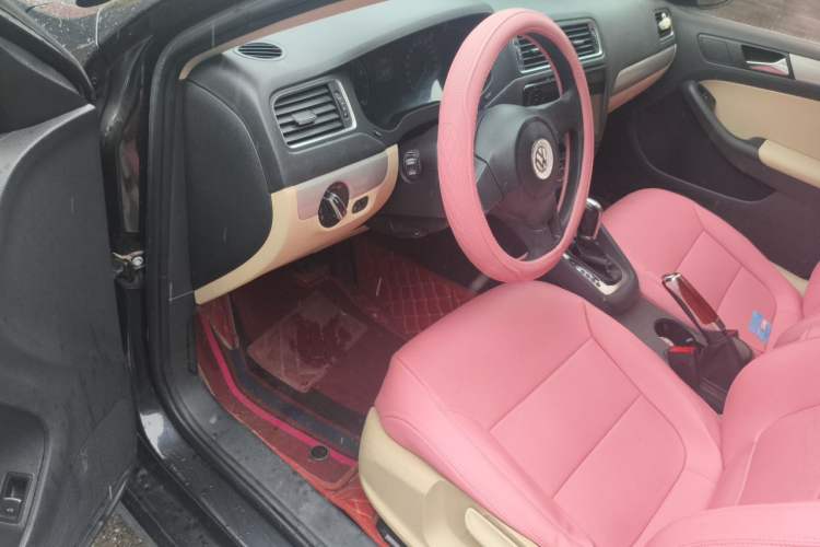 Used Volkswagen Sagitar 2012 1.6L Automatic Comfort Edition Driver Seat