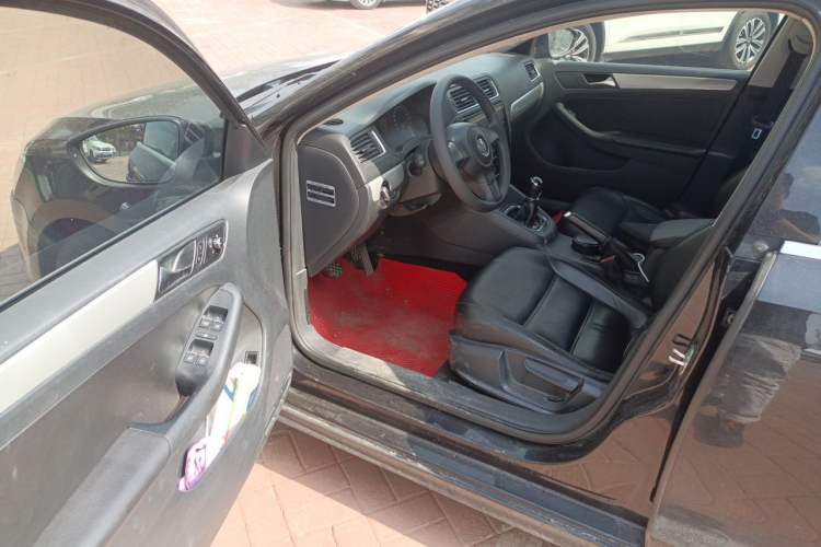 Used Volkswagen Sagitar 2012 1.6L Manual Comfort Model Driver Seat