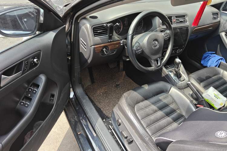 Used Volkswagen Sagitar 2012 1.8TSI Automatic Flagship Edition Driver Seat