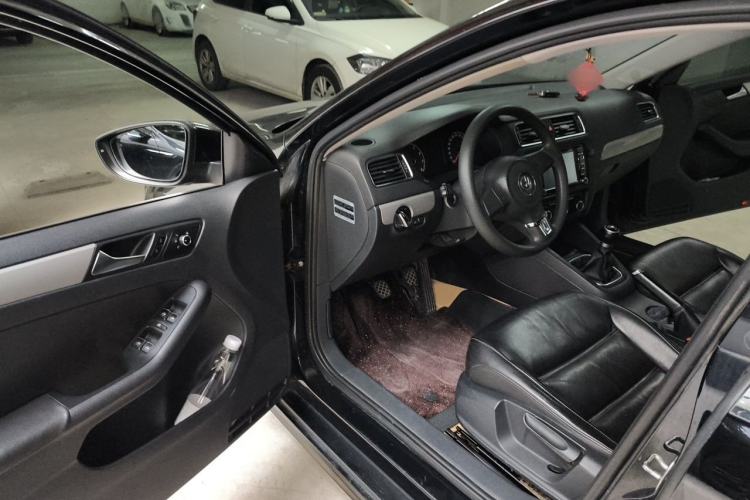 Used Volkswagen Sagitar 2012 1.6L Manual Comfort Model Driver Seat