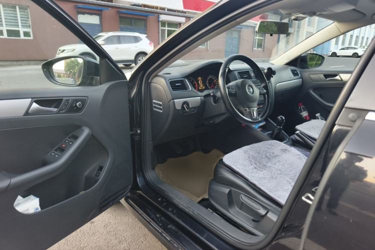 Used Volkswagen Sagitar 2012 1.4TSI Manual Luxury Model Driver Seat