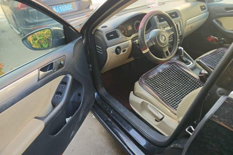 Used Volkswagen Sagitar 2012 1.6L Automatic Comfort Edition Driver Seat