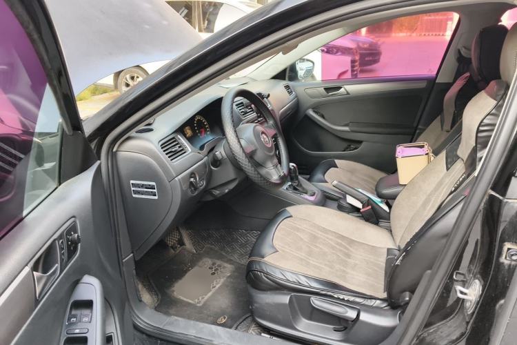 Used Volkswagen Sagitar 2012 1.6L Automatic Fashion Edition Driver Seat
