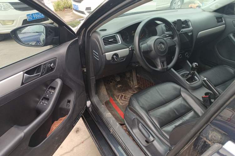 Used Volkswagen Sagitar 2012 1.6L Manual Comfort Model Driver Seat