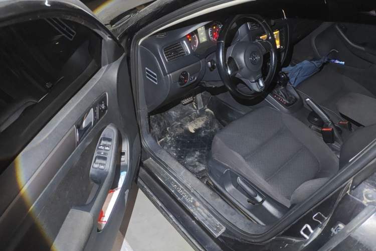 Used Volkswagen Sagitar 2012 1.4TSI Automatic Fashion Edition Driver Seat