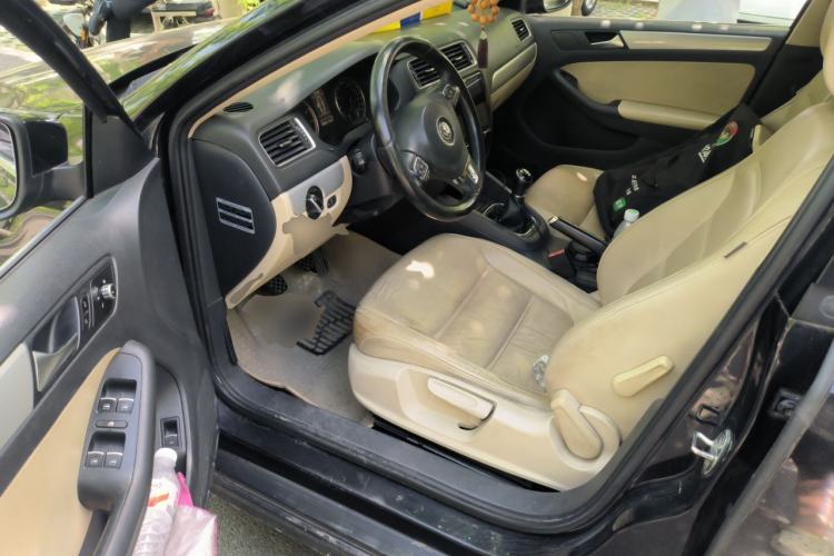 Used Volkswagen Sagitar 2012 1.4TSI Manual Luxury Model Driver Seat