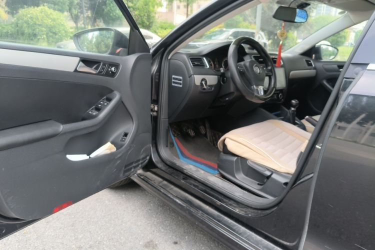 Used Volkswagen Sagitar 2012 1.4TSI Manual Luxury Model Driver Seat