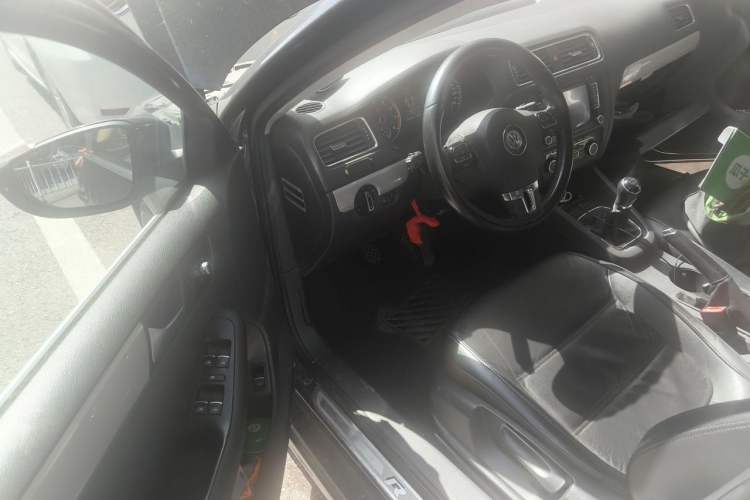 Used Volkswagen Sagitar 2012 1.4TSI Manual Luxury Model Driver Seat