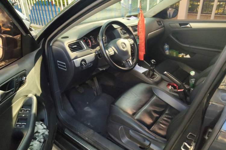 Used Volkswagen Sagitar 2012 1.4TSI Manual Luxury Model Driver Seat