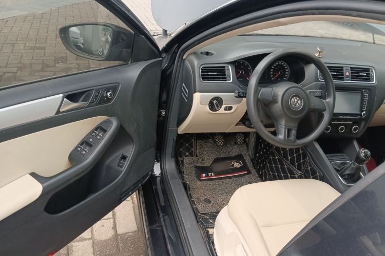 Used Volkswagen Sagitar 2012 1.6L Manual Comfort Model Driver Seat