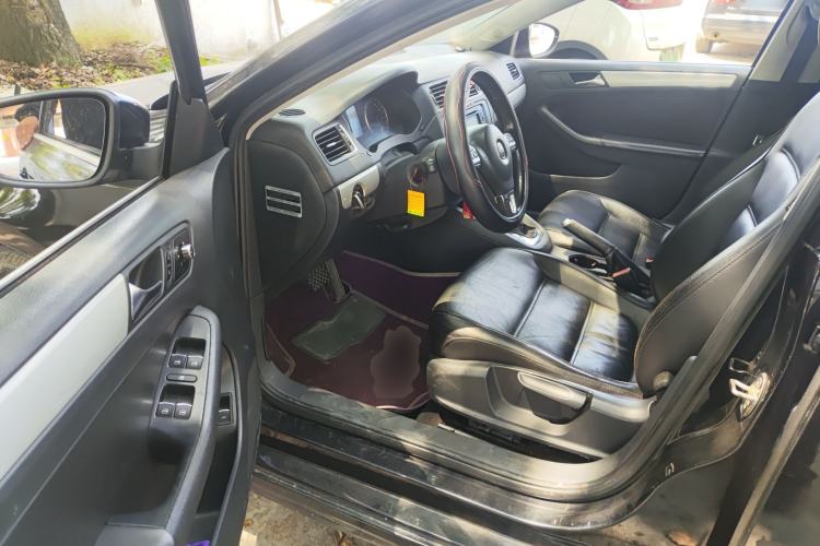 Used Volkswagen Sagitar 2012 1.4TSI Automatic Luxury Edition Driver Seat