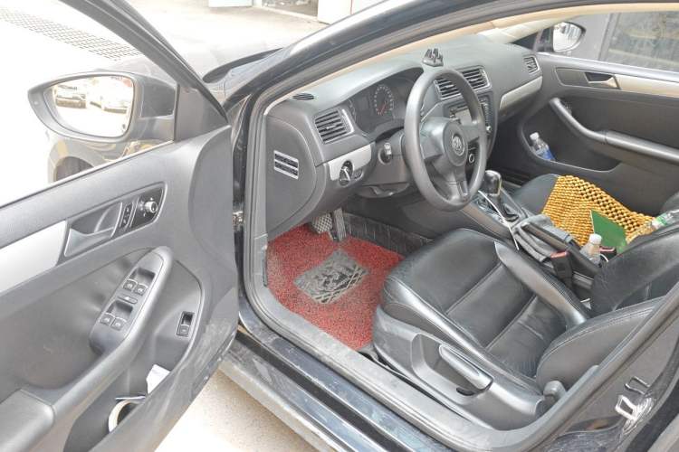 Used Volkswagen Sagitar 2012 1.6L Automatic Comfort Edition Driver Seat