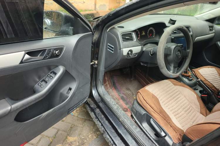 Used Volkswagen Sagitar 2012 1.6L Automatic Comfort Edition Driver Seat
