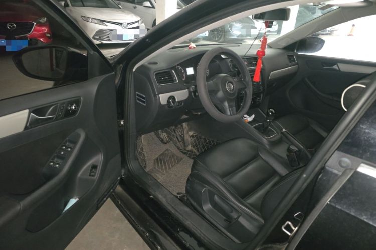 Used Volkswagen Sagitar 2012 1.6L Manual Comfort Model Driver Seat