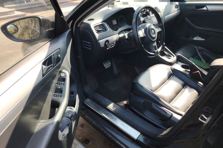 Used Volkswagen Sagitar 2012 1.6L Automatic Comfort Edition Driver Seat