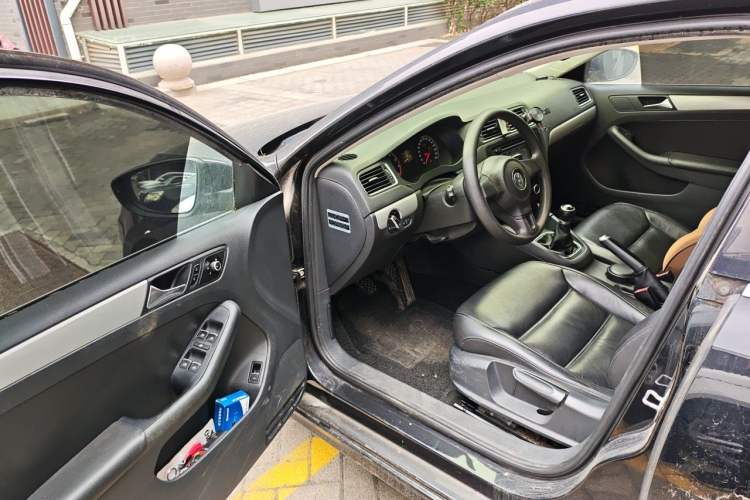 Used Volkswagen Sagitar 2012 1.6L Manual Comfort Model Driver Seat