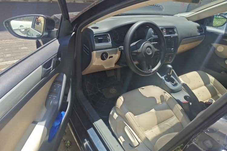 Used Volkswagen Sagitar 2012 1.6L Automatic Comfort Edition Driver Seat