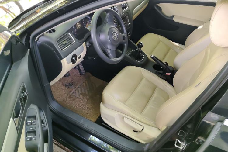 Used Volkswagen Sagitar 2012 1.6L Manual Comfort Model Driver Seat