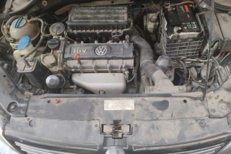 Used Volkswagen Sagitar 2012 1.6L Automatic Fashion Edition Engine Bay