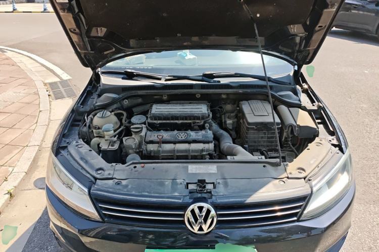 Used Volkswagen Sagitar 2012 1.6L Automatic Fashion Edition Engine Bay