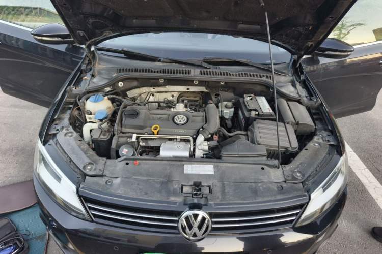 Used Volkswagen Sagitar 2012 1.4TSI Manual Luxury Model Engine Bay