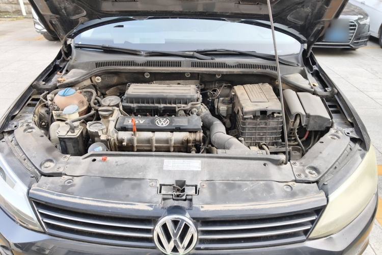 Used Volkswagen Sagitar 2012 1.6L Automatic Fashion Edition Engine Bay