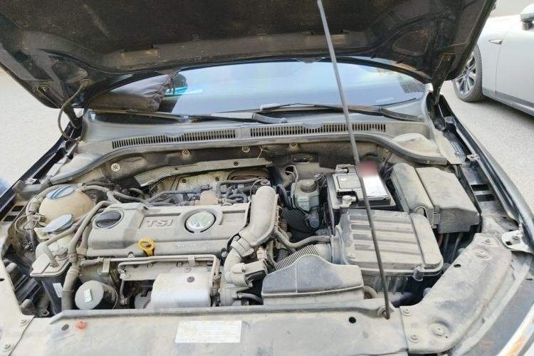Used Volkswagen Sagitar 2012 1.4TSI Manual Luxury Model Engine Bay