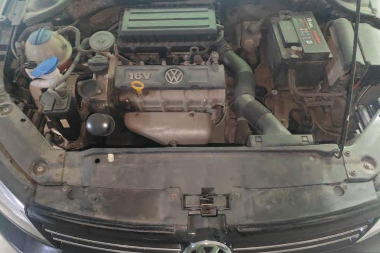 Used Volkswagen Sagitar 2012 1.6L Manual Comfort Model Engine Bay