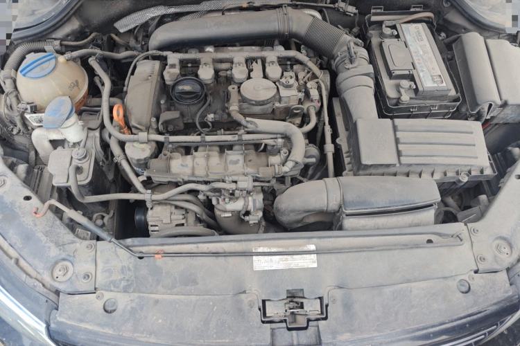 Used Volkswagen Sagitar 2012 1.8TSI Automatic Flagship Edition Engine Bay