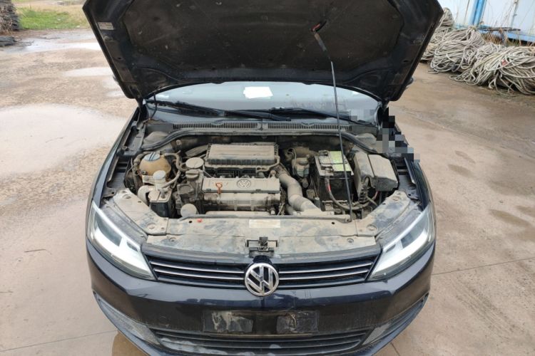 Used Volkswagen Sagitar 2012 1.6L Manual Comfort Model Engine Bay