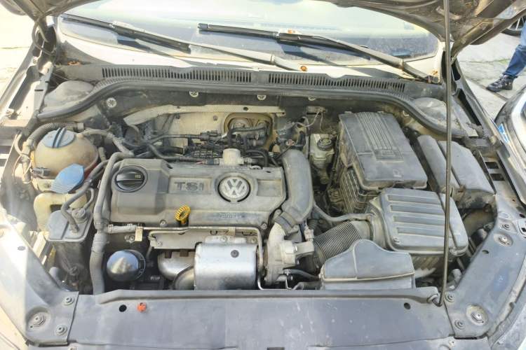 Used Volkswagen Sagitar 2012 1.4TSI Automatic Luxury Edition Engine Bay