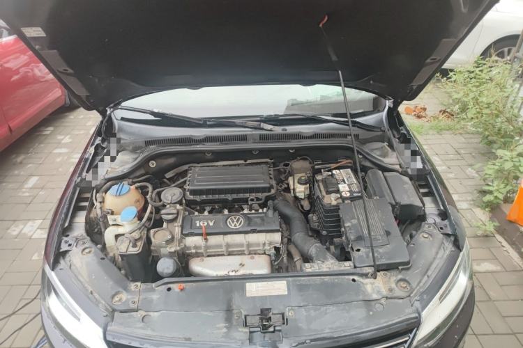 Used Volkswagen Sagitar 2012 1.6L Automatic Comfort Edition Engine Bay