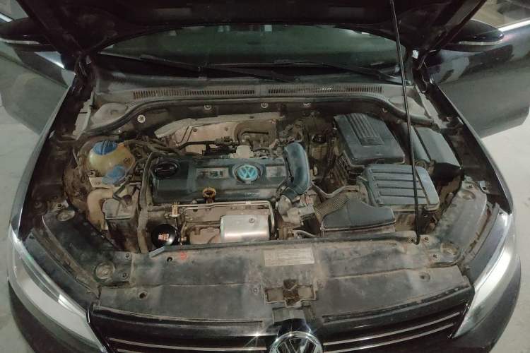 Used Volkswagen Sagitar 2012 1.4TSI Automatic Luxury Edition Engine Bay