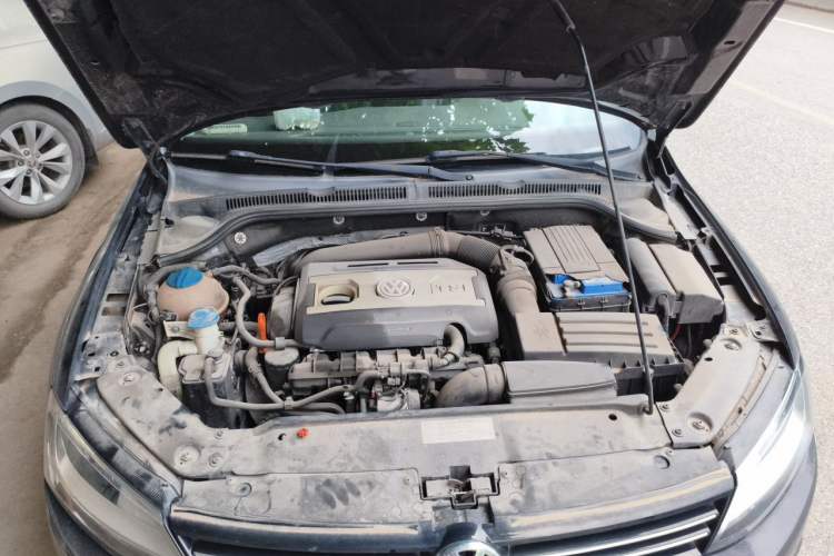 Used Volkswagen Sagitar 2012 1.8TSI Automatic Flagship Edition Engine Bay
