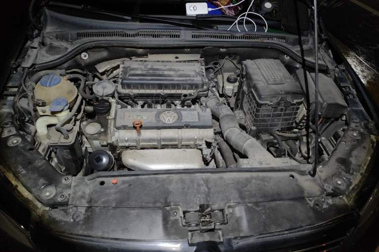 Used Volkswagen Sagitar 2012 1.6L Automatic Fashion Edition Engine Bay
