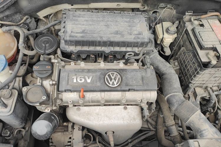 Used Volkswagen Sagitar 2012 1.6L Automatic Fashion Edition Engine Bay