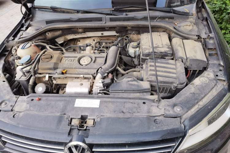 Used Volkswagen Sagitar 2012 1.4TSI Automatic Luxury Edition Engine Bay
