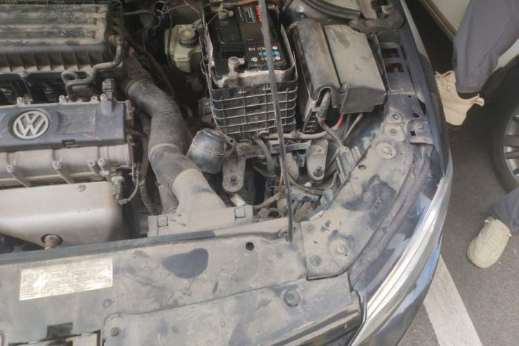 Used Volkswagen Sagitar 2012 1.6L Automatic Fashion Edition Engine Bay Left